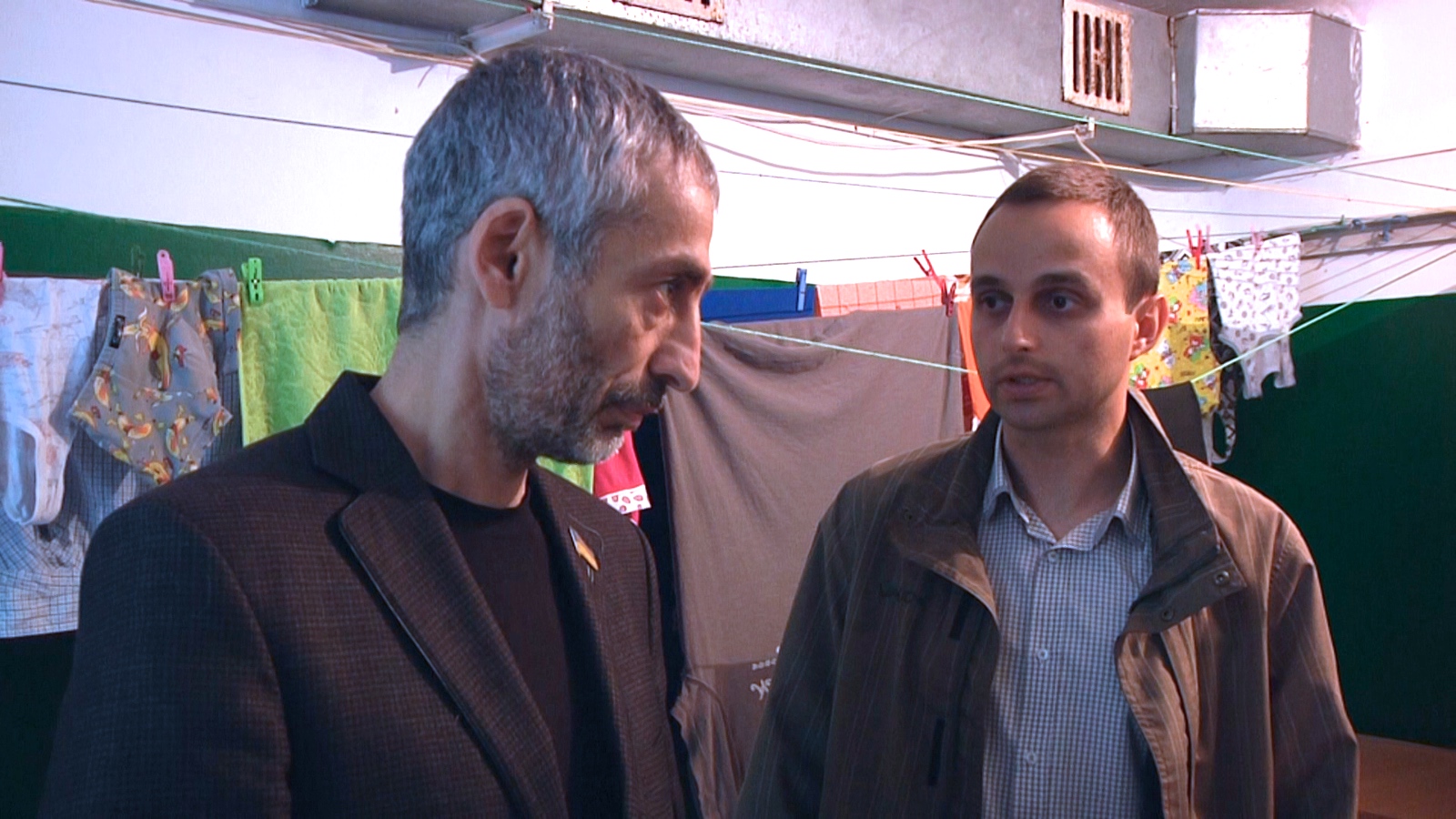 Свежие новости: Депутат Эрик Григорян ознакомился с условиями проживания горожан в одном из старейших домов Южноукраинска