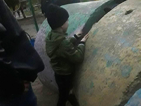 Свежие новости: В Южноукраинске ребенок застрял ногой в бетонном лабиринте – доставали его спасатели