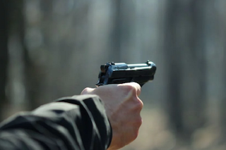 Свежие новости: У Миколаєві чоловік намагався застрелити двох перехожих