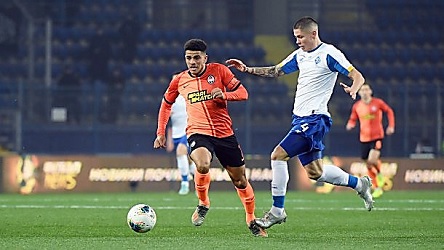 Свежие новости: Во время игры с «Шахтером» болельщики «Динамо» выкрикивали расистские оскорбления капитану «горняков», бразильцу Тайсону