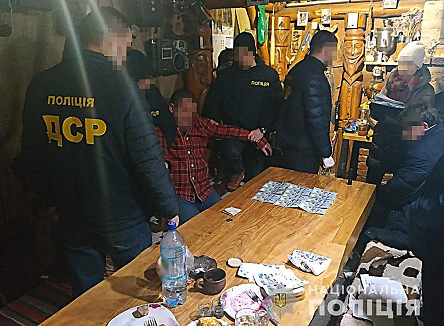 Фото новости: На Волыни задержали на взятке главу сельсовета – он требовал $6 тысяч за выделение участка земли Свежие новости: На Волыни задержали на взятке главу сельсовета – он требовал $6 тысяч за выделение участка земли