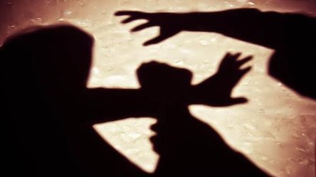 Фото новости: В Николаеве мужчина напал на 20-летнюю девушку и пытался изнасиловать Свежие новости: В Николаеве мужчина напал на 20-летнюю девушку и пытался изнасиловать