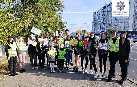 Свежие новости: В Николаеве патрульные и школьники провели акцию – говорили «спасибо» водителям, пропускающим пешеходов