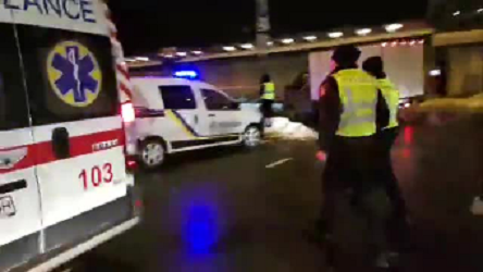 Свежие новости: ВИДЕО: В Киеве посреди дороги взорвали гранаты: есть пострадавшие