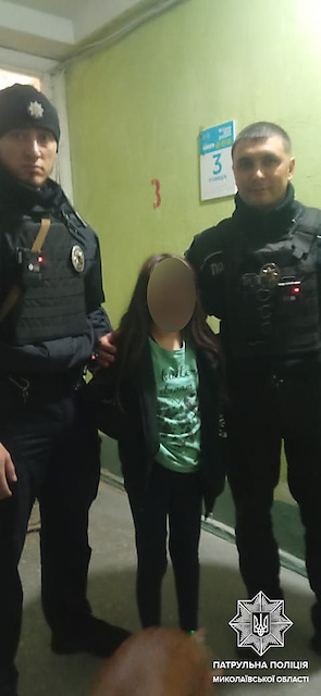 Фото новости: Миколаївські патрульні вночі оперативно розшукали зниклу дитину Свежие новости: Миколаївські патрульні вночі оперативно розшукали зниклу дитину