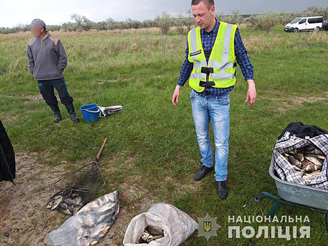 Свежие новости: В Новоодесском районе в нерест полицейские изъяли у рыбаков почти полтысячи карасей