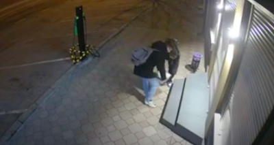 Свежие новости: В Николаеве парни принесли бетонный блок и оставили его на входе в магазин