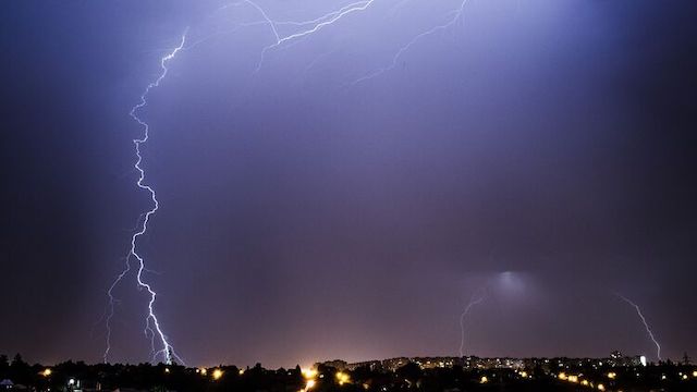 Фото новости: В ближайшие часы на Украину обрушатся грозы - ГСЧС Свежие новости: В ближайшие часы на Украину обрушатся грозы - ГСЧС