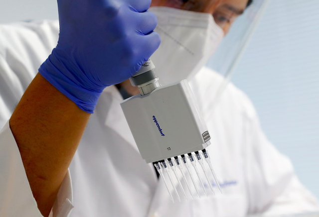 Свежие новости: Похож на простуду. Названы симптомы штамма 