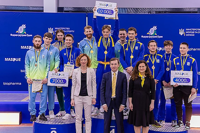 Фото новости: Миколаївські фехтувальники здобули дві медалі на чемпіонаті України в командних змаганнях Свежие новости: Миколаївські фехтувальники здобули дві медалі на чемпіонаті України в командних змаганнях