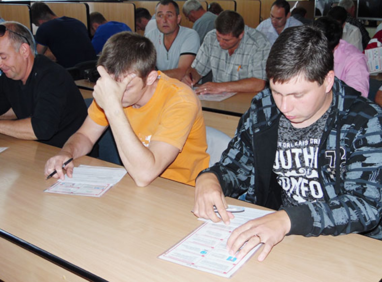 Фото новости: В Николаеве более 40% преподавателей автошкол провалили аттестацию Свежие новости: В Николаеве более 40% преподавателей автошкол провалили аттестацию
