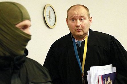 Фото новости: Интерпол объявил в розыск беглого украинского судью Чауса Свежие новости: Интерпол объявил в розыск беглого украинского судью Чауса