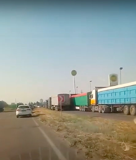 Свежие новости: Фуры ставят Николаеву ультиматум: грузовики в наглую перекрывают въезды в город всему транспорту