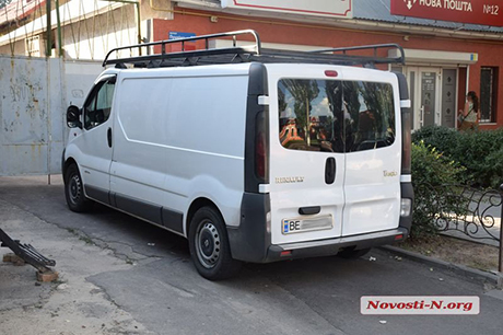 Свежие новости: В центре Николаева столкнулись микроавтобусы «Рено» и «Мерседес»