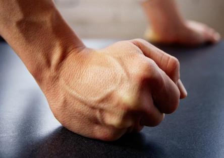 Свежие новости: В Первомайске пьяный сожитель до смерти избил свою сожительницу