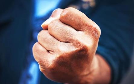 Фото новости: В Ровно мужчина избил сотрудницу полиции, прибывшую на вызов о домашнем насилии Свежие новости: В Ровно мужчина избил сотрудницу полиции, прибывшую на вызов о домашнем насилии