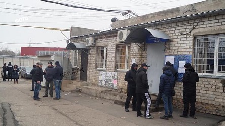 Свежие новости: В Николаеве возобновилось противостояние за вещевой рынок «Колос»