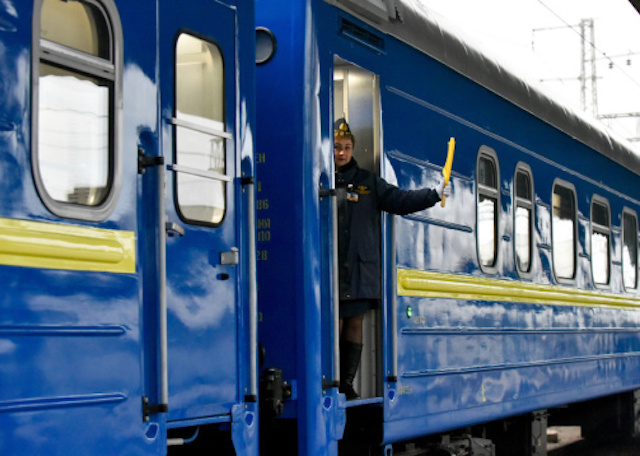 Свежие новости: Общественники предлагают разгрузить пассажиропоток между Николаевом и Днепром новым поездом