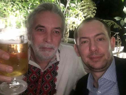 Свежие новости: Известный российский поэт надел вышиванку