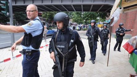 Свежие новости: В Гамбурге неизвестный устроил резню в супермаркете, есть погибший