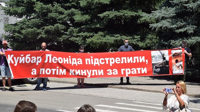 Фото новости: В Николаеве возле облпрокуратуры митинговали в поддержку участника АТО, которого в поле подстрелил депутат райсовета Свежие новости: В Николаеве возле облпрокуратуры митинговали в поддержку участника АТО, которого в поле подстрелил депутат райсовета