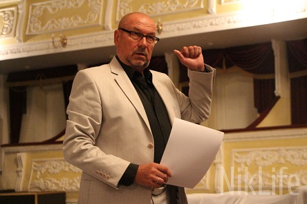 Свежие новости: Николаевцы с аплодисментами провели в последний путь бывшего директора русдрамтеатра кравченко