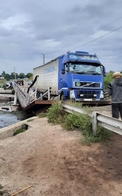 Свежие новости: Под Николаевом мост ушел под воду из-за фуры