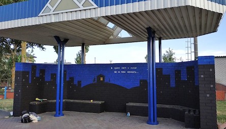 Свежие новости: Креативные николаевцы облагородили остановку