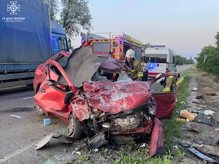 Свежие новости: На трасі в Миколаївській області зіткнулися «Лада» та «Нісан»: загинуло троє людей