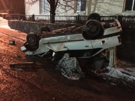 Свежие новости: В Первомайске «Опель» перевернулся на крышу: 1 человек погиб, 1 в больнице