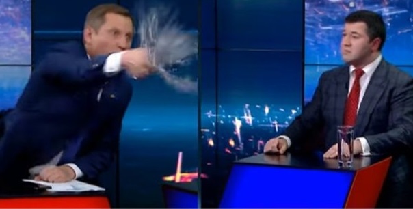 Фото новости: Насирова в прямом эфире пытались облить водой Свежие новости: Насирова в прямом эфире пытались облить водой