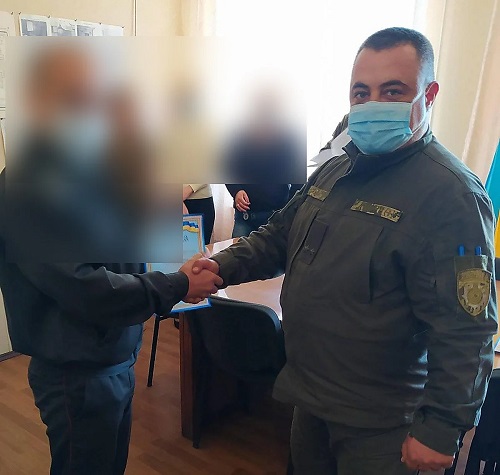 Свежие новости: Начальника Арбузинской колонии задержали за вымогательство денег у заключенных – в этом ему помогал «смотрящий»