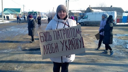 Свежие новости: На Еланеччине жители села перекрыли трассу Н-14 с требованием отремонтировать дорогу