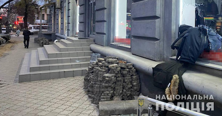 Свежие новости: В Одессе вор разбил витрину магазина и вынес одежду