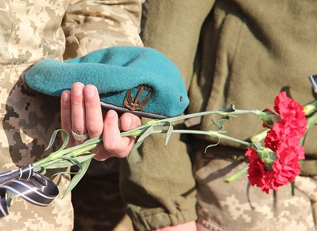 Свежие новости: ФОТО: На Донбассе николаевские морпехи почтили память погибших сослуживцев