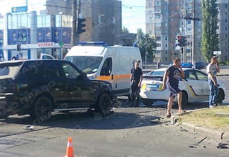 Свежие новости: В Николаеве ДТП: элитный внедорожник врезался в ВАЗ