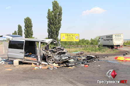 Фото новости: Под Николаевом жуткое ДТП:  трое погибших, среди которых девочка 6 лет Свежие новости: Под Николаевом жуткое ДТП:  трое погибших, среди которых девочка 6 лет