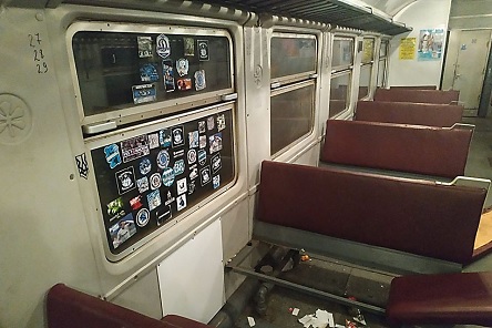 Свежие новости: Фанаты киевского «Динамо» разгромили вагон пригородного поезда – сорвали сидения и зажгли пиротехнику