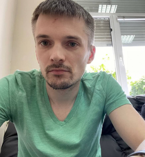 Свежие новости: Новые порядки от охраны нардепа Слуги народа Артема Дмитрука, на видео видно как толпа прислуги избивает одного человека