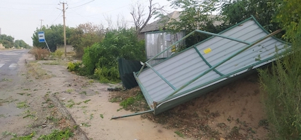 Свежие новости: В селе под Николаевом легковушка снесла остановку
