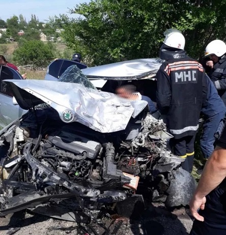 Свежие новости: Под Новой Одессой лоб в лоб столкнулись фура и «Шкода»: 4 пострадавших