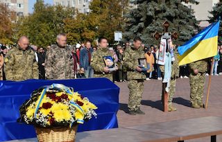 Фото новости: В Южноукраїнську провели в останню путь Героя Руслана Хазієва Свежие новости: В Южноукраїнську провели в останню путь Героя Руслана Хазієва