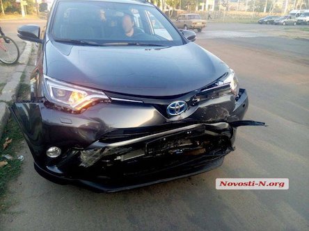 Фото новости: В Николаеве новая «Toyota», только выехав из салона, сразу попала в ДТП Свежие новости: В Николаеве новая «Toyota», только выехав из салона, сразу попала в ДТП