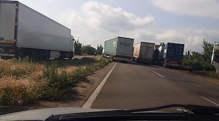 Свежие новости: В Николаеве водители фур собирались блокировать дорогу в Варваровке