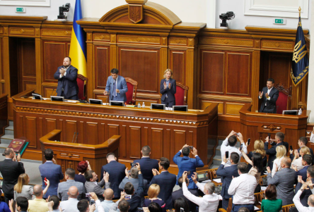 Свежие новости: Депутаты партии Порошенко просят Разумкова начать продажу попкорна в Верховной Раде перед завтрашним внеочередным заседанием