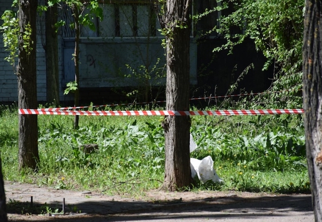 Фото новости: В Николаеве саперы обезвредили неразорвавшийся кассетный боеприпас рядом с жилым домом Свежие новости: В Николаеве саперы обезвредили неразорвавшийся кассетный боеприпас рядом с жилым домом
