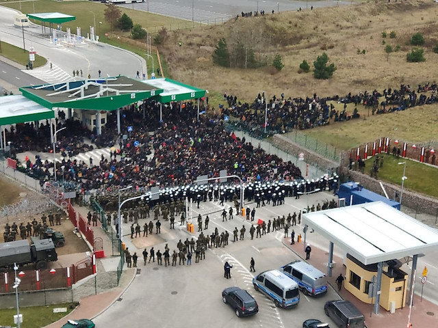 Свежие новости: Мигранты покинули лагерь на границе Беларуси и Польши