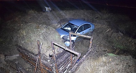 Свежие новости: ВИДЕО: На трассе «Николаев-Днепрпетровск» такси «Hyundai Accent» провалился в траншею