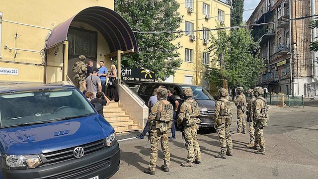 Свежие новости: СБУ проводят обыски в офисе «ОПЗЖ», в кабинетах соратников Медведчука и в доме его тещи