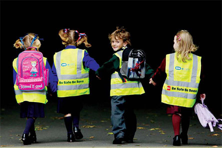 Свежие новости: С 1 сентября ученики 1-4 классов должны носить в вечернее время светоотражающие жилеты